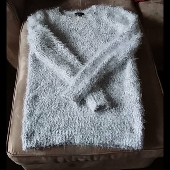 Fluffy Sweater - Picture 4 of 4